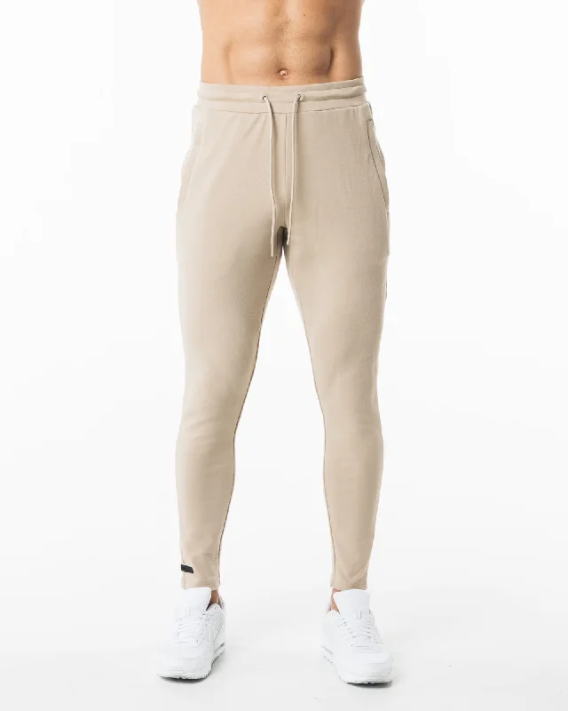 Special offers on the latest clothing collections – Don’t miss out!  Identity Jogger - Linen