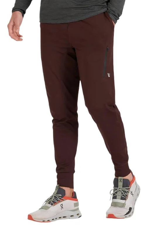 Get the latest styles in clothing – Shop now for unbeatable deals. Sunday Performance Jogger In Oxblood Get the latest styles in clothing – Shop now for unbeatable deals. Sunday Performance Jogger In Oxblood