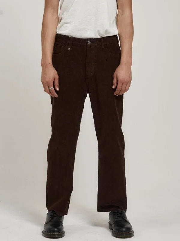 Upgrade your wardrobe with stylish clothing at discounted prices. Slacker Cord Jean - Java Upgrade your wardrobe with stylish clothing at discounted prices. Slacker Cord Jean - Java