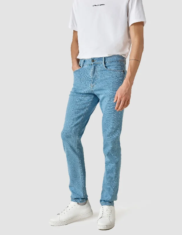 Shop the latest men’s styles at unbelievable prices.  Classic Jeans Slim Bright Blue