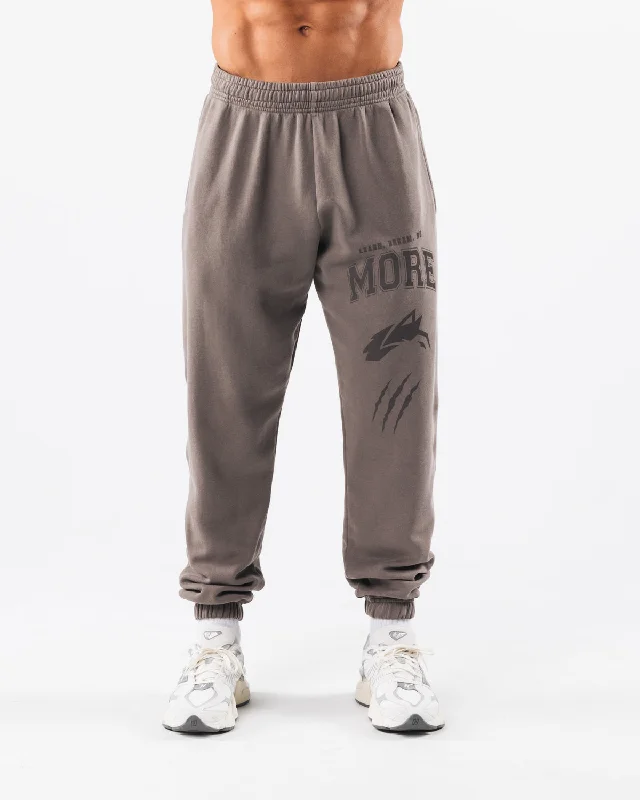 Men’s clothing at unbeatable prices – shop the sale today! Earth Dye Graphic Jogger - Ash Men’s clothing at unbeatable prices – shop the sale today! Earth Dye Graphic Jogger - Ash