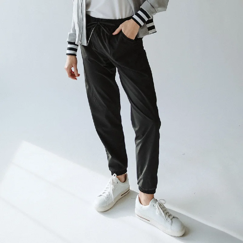 Get ready for the season with exclusive savings on trendy clothes.  Everywhere Joggers, Black