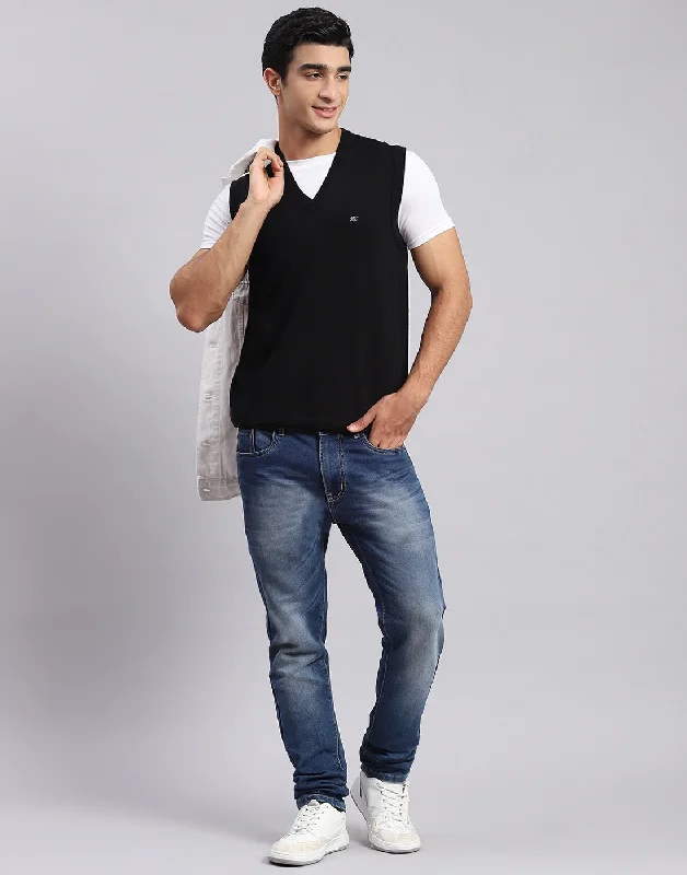 Shop now and save up to 40% on men’s wardrobe essentials. Men Black Solid V Neck Sleeveless Sweaters/Pullovers Shop now and save up to 40% on men’s wardrobe essentials. Men Black Solid V Neck Sleeveless Sweaters/Pullovers