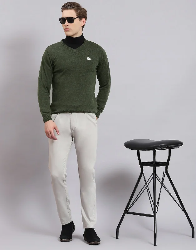 Shop the latest men's clothing trends at a fraction of the price. Men Green Solid V Neck Full Sleeve Sweater Shop the latest men's clothing trends at a fraction of the price. Men Green Solid V Neck Full Sleeve Sweater