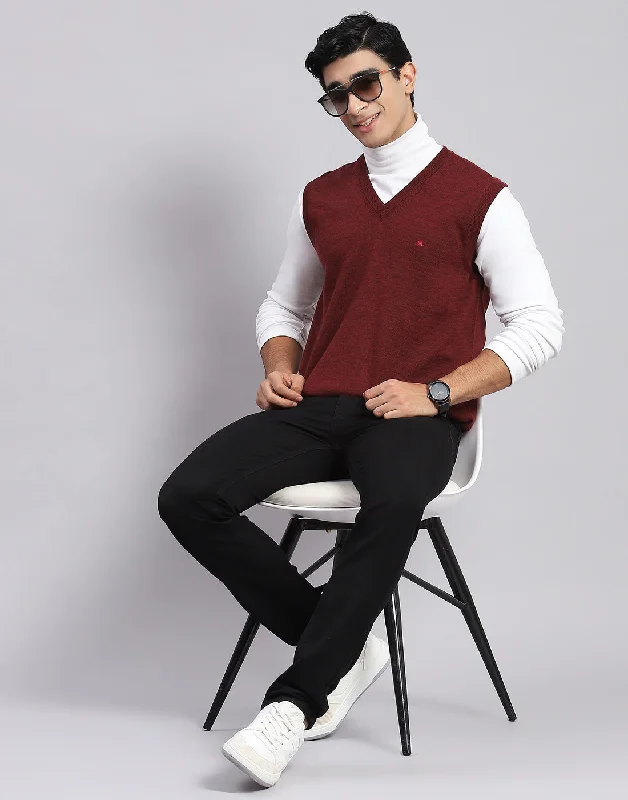 Upgrade your look with stylish, affordable men’s clothing. Men Maroon Solid V Neck Sleeveless Sweaters/Pullovers Upgrade your look with stylish, affordable men’s clothing. Men Maroon Solid V Neck Sleeveless Sweaters/Pullovers