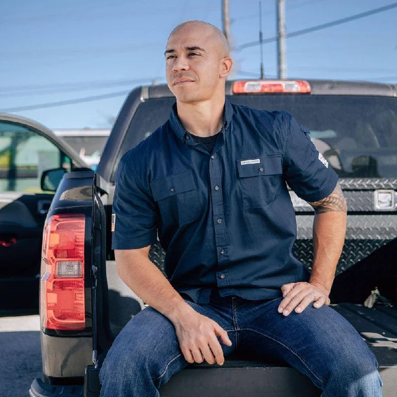 Find your perfect fit at the best prices – Clothing deals now on sale.  Men's Garage Button Down - Navy